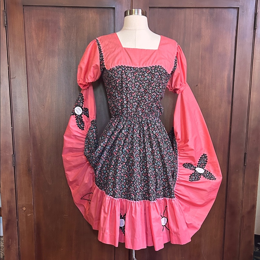 Coral and Black Floral Patio Dress with Puff Sleeves S
